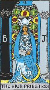 Læs om Ypperstepræstinden tarotkortets betydning (II – Major Arcana). Et kort om intuition, mystik og indre viden.